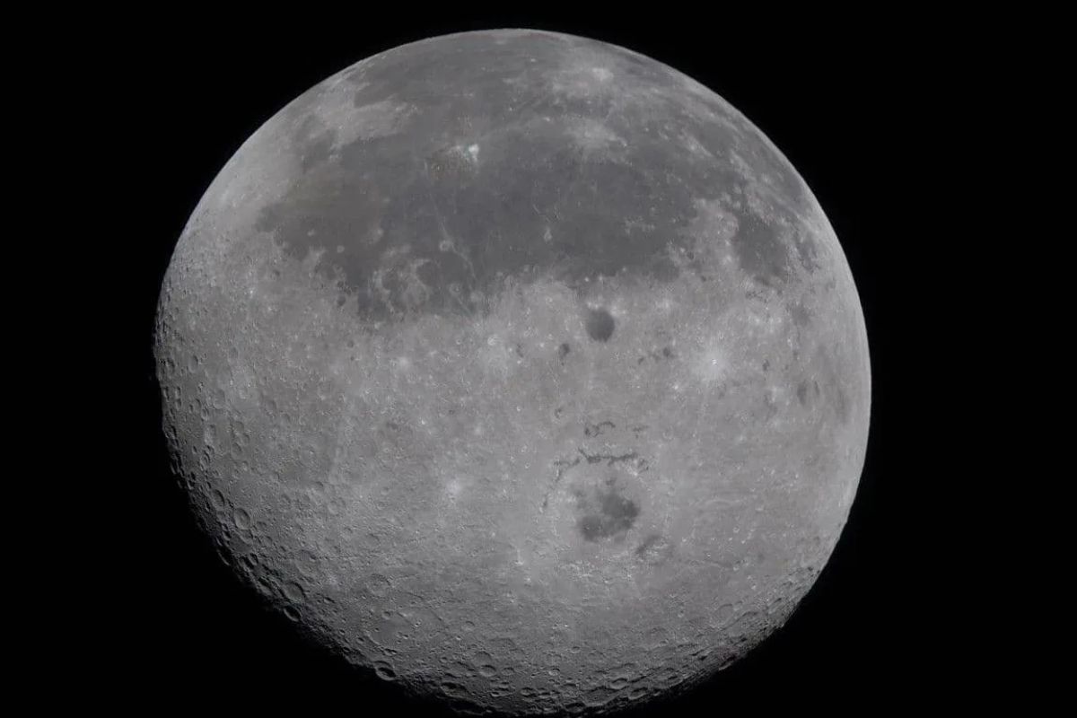 Revelan imágenes del sobrevuelo lunar de la misión Artemis II