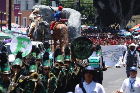 Regresa recorrido original del Desfile del 5 de Mayo: Colocarán gradas para evitar apartado de lugares 14 Regresa recorrido original del Desfile del 5 de Mayo