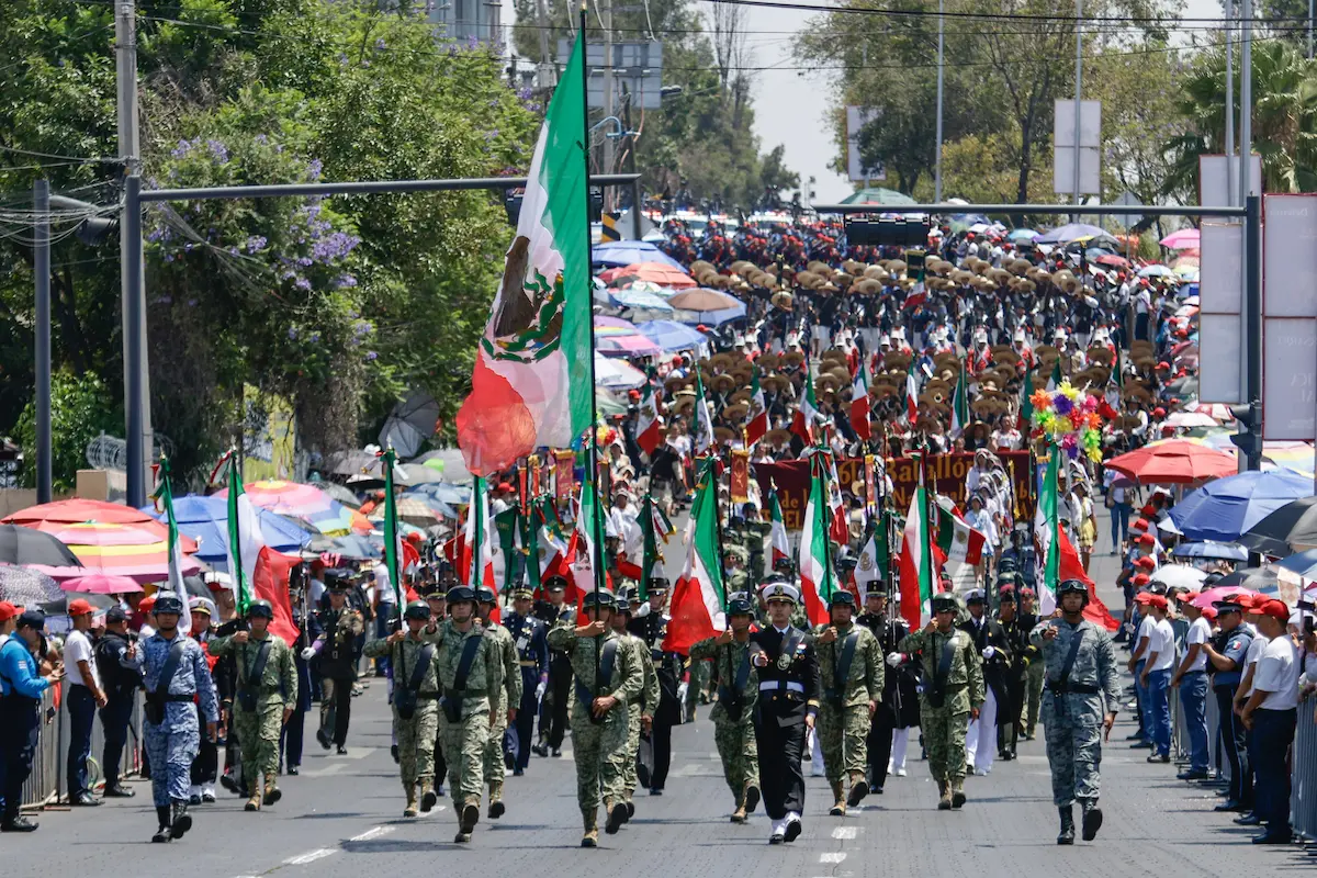 Colocarán gradas y sillas para 30 mil asistentes en el Desfile del 5 de Mayo en Puebla