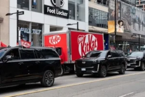 KitKat escolta su camión tras robo de 12 toneladas de chocolate