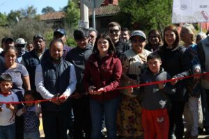 TransformandoCaminos- mujeres de Tlatempa agradecen a Bety Sánchez la pavimentación de su camino