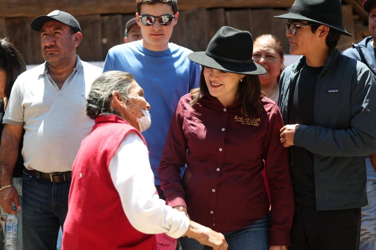 Bety Sánchez inaugura primera etapa de la rehabilitación de la carretera Jicolapa- Tlalixtlipa