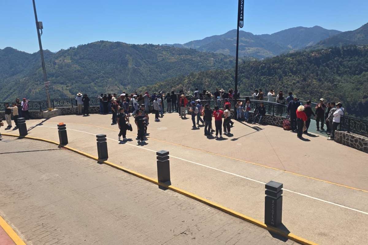 Dirección de Normatividad y áreas del Ayuntamiento de Zacatlán despliegan operativo para control comercial en Semana Santa