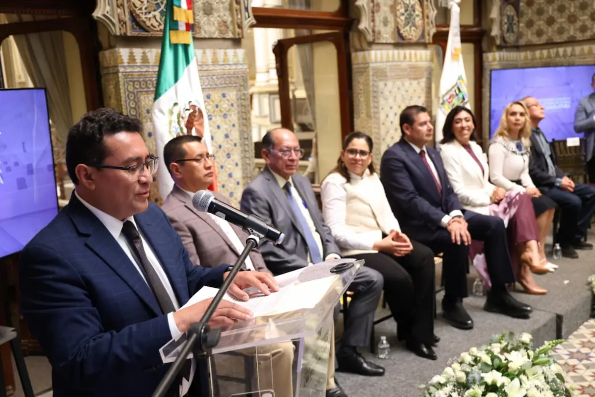 Devela Congreso del Estado placa para nombrar el Salón de Protocolo “Elena Garro” en la Antigua Sede