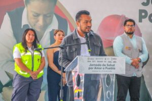 Roberto Solís y Alejandro Armenta unen esfuerzos en una masiva jornada de salud en Huejotzingo.