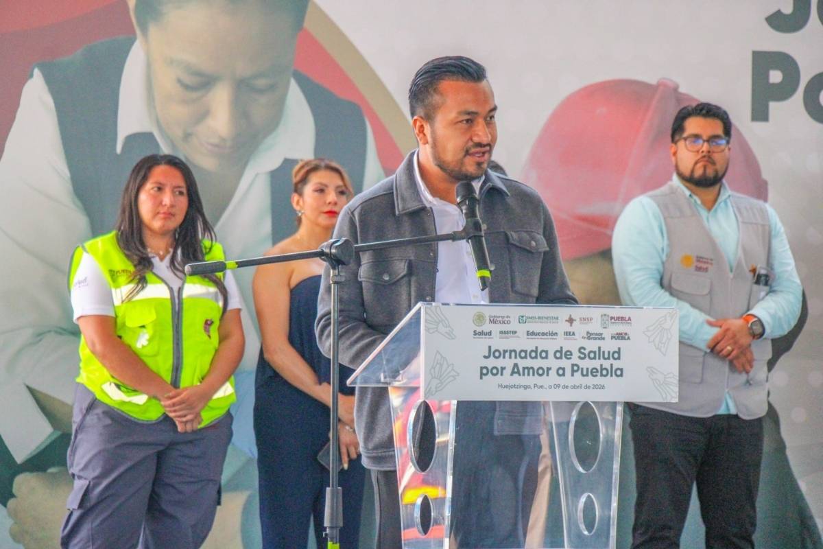 Roberto Solís y Alejandro Armenta unen esfuerzos en una masiva jornada de salud en Huejotzingo.