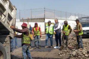 Pepe Chedraui supervisa trabajos de bacheo en San Pablo Xochimehuacan