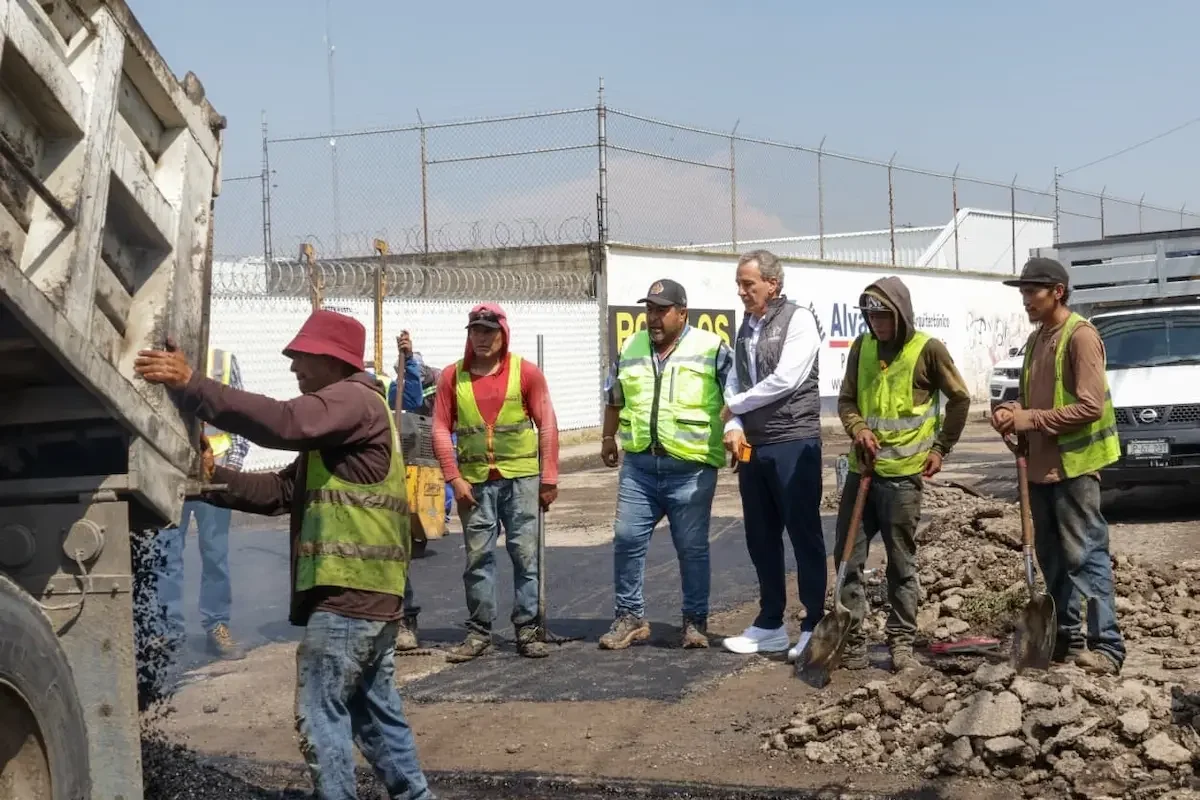 Pepe Chedraui supervisa trabajos de bacheo en San Pablo Xochimehuacan e1775861969251