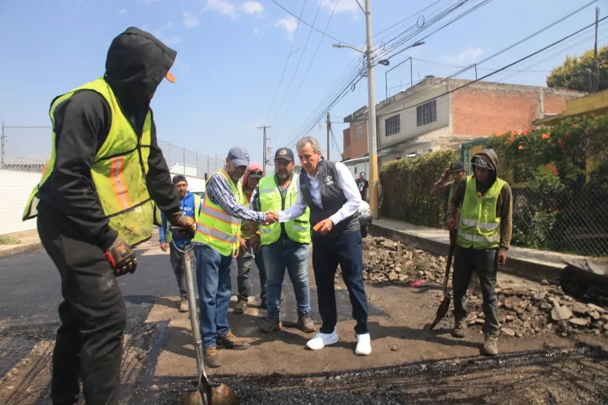 Pepe Chedraui supervisa trabajos de bacheo en San Pablo Xochimehuacan
