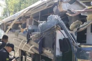 Conjunto Primavera sufre accidente carretero