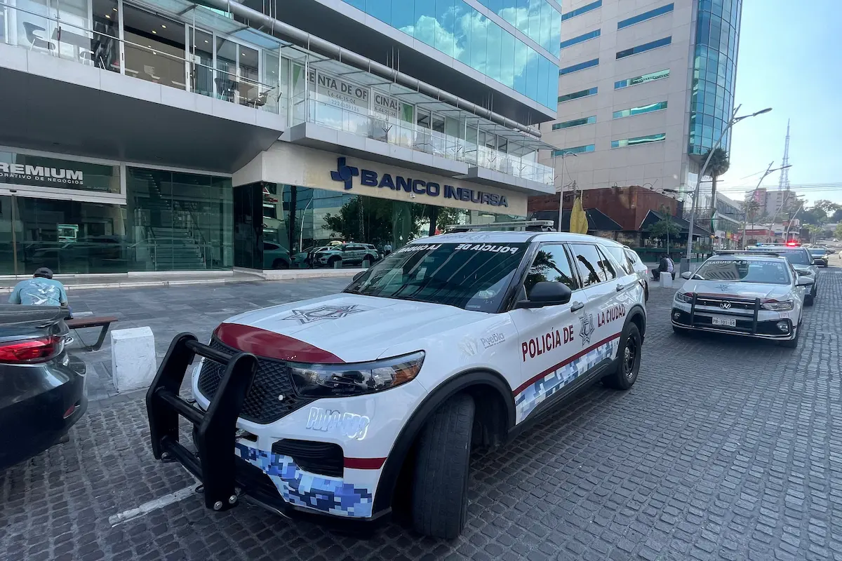 VIDEO: Sujetos armados asaltan a cuentahabiente en Inbursa de la Juárez y huyen con medio millón de pesos 3 Sujetos armados asaltan a cuentahabiente en Inbursa de la Juárez y huyen con medio millón de pesos