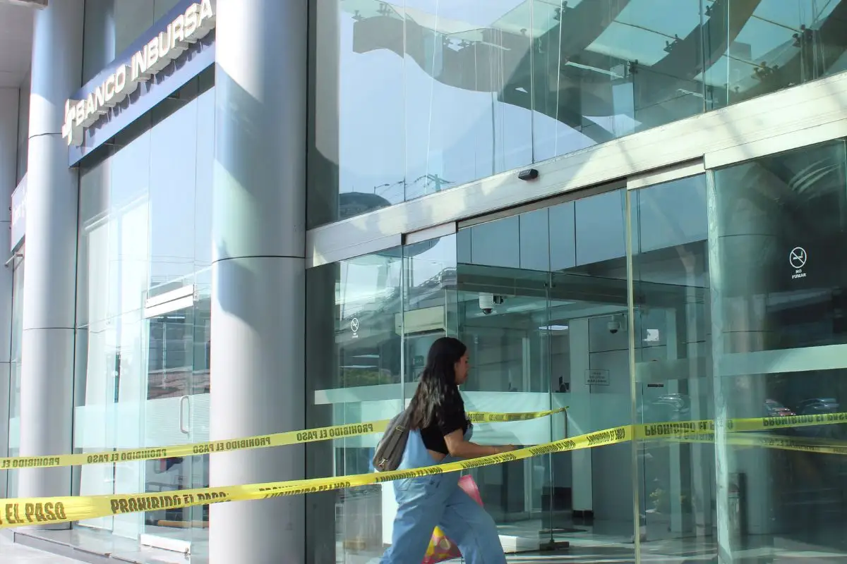 Fueron tres los asaltados en Inbursa de la Avenida Juárez