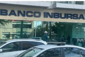 Fueron tres los asaltados en Inbursa de la Avenida Juárez