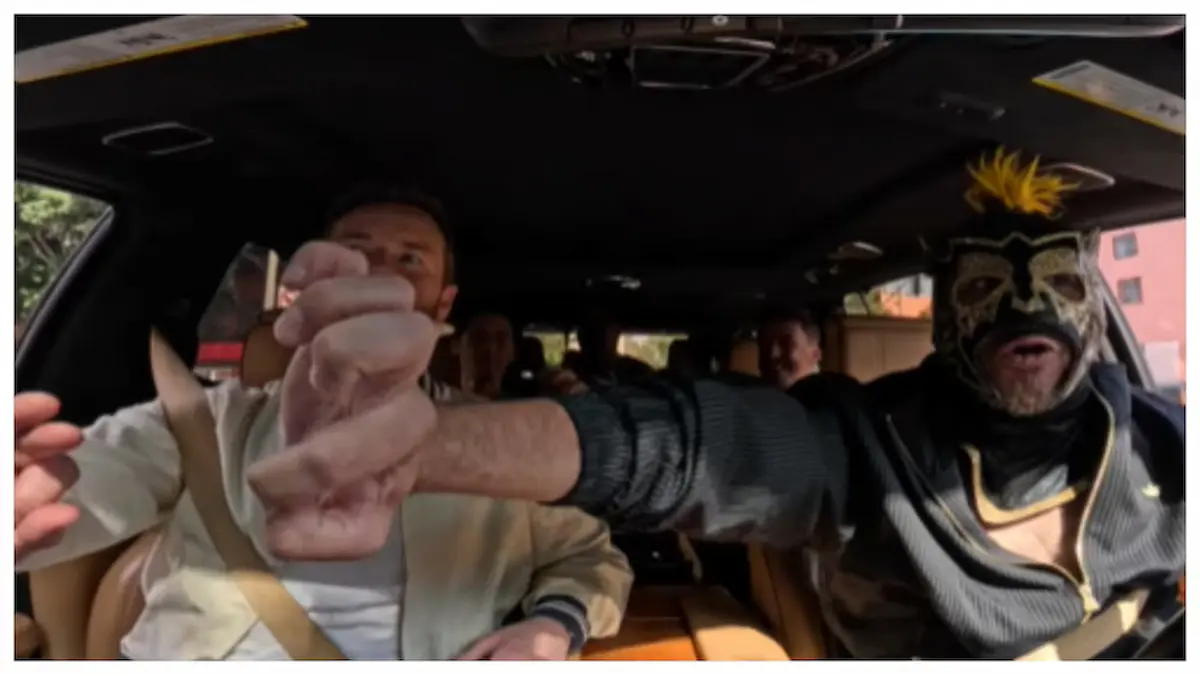 Frankie Muniz hace huevos a sus fans en México