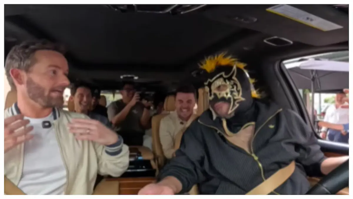 Frankie Muniz hace huevos a sus fans en México