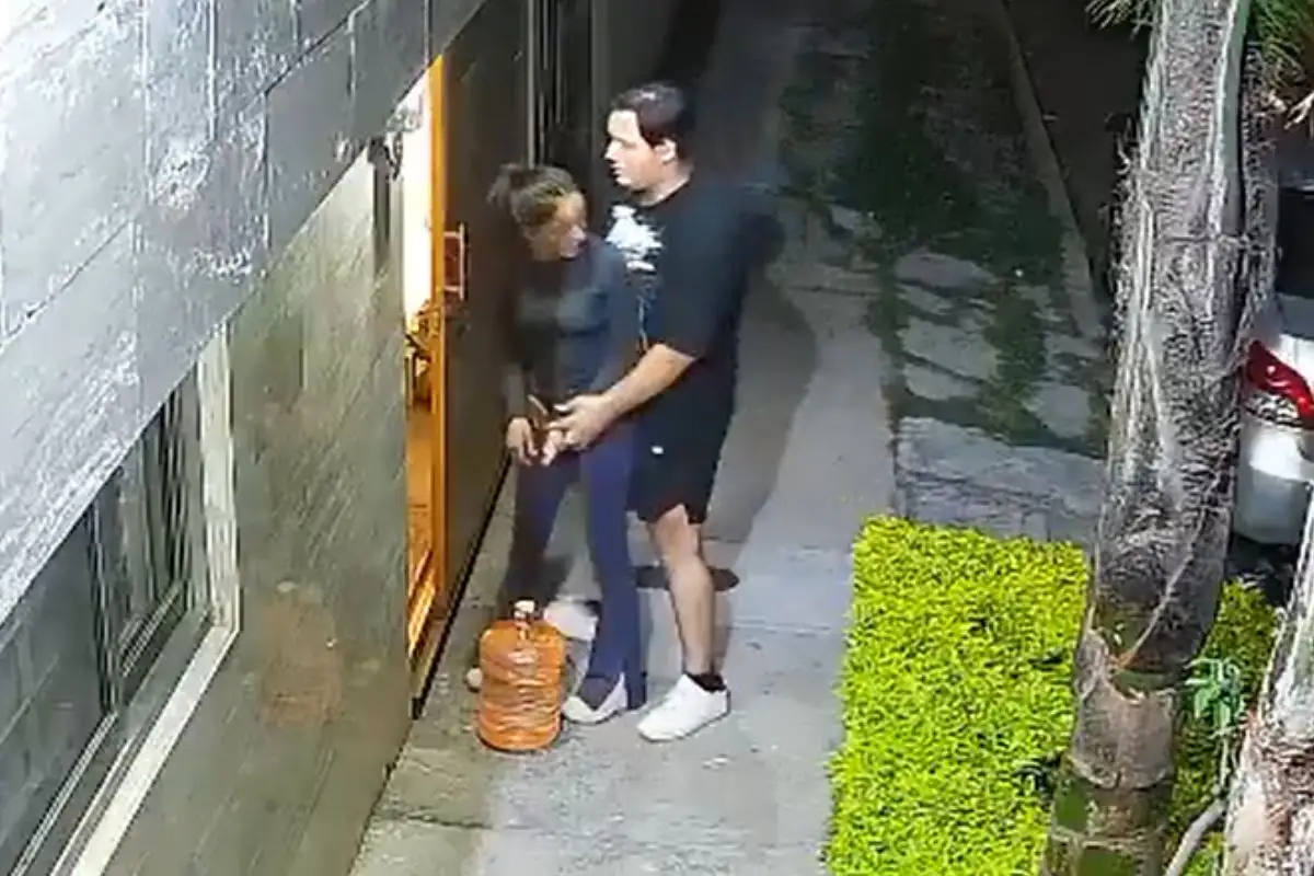 Acosador en San Manuel es captando acechando a mujer