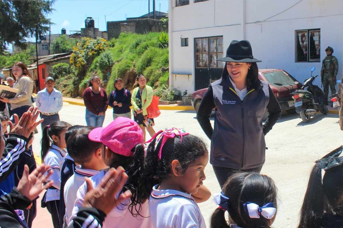 SenderoDePaz- Bety Sánchez inaugura calle en la colonia Niños Héroes
