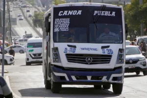 Premiar a choferes del transporte de Puebla por buen servicio, propone diputado