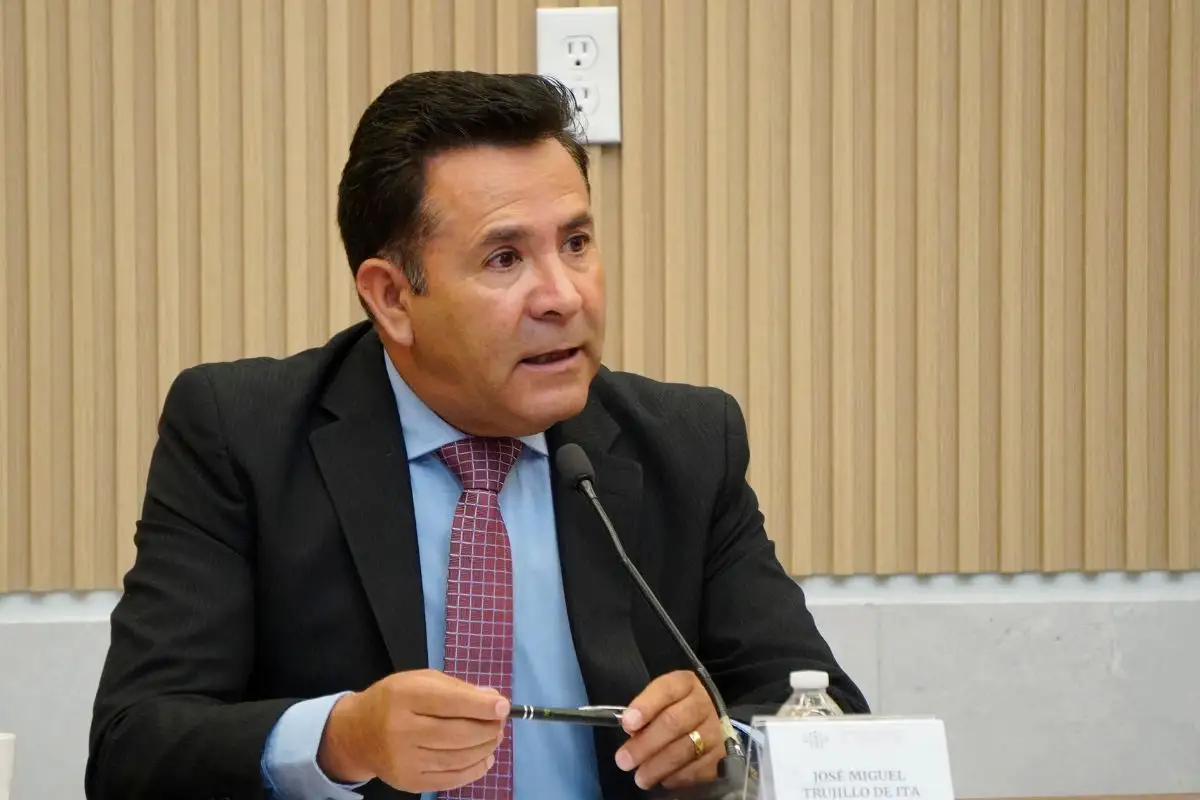 Propone cárcel contra quienes apaguen inhibidores de señal en penales