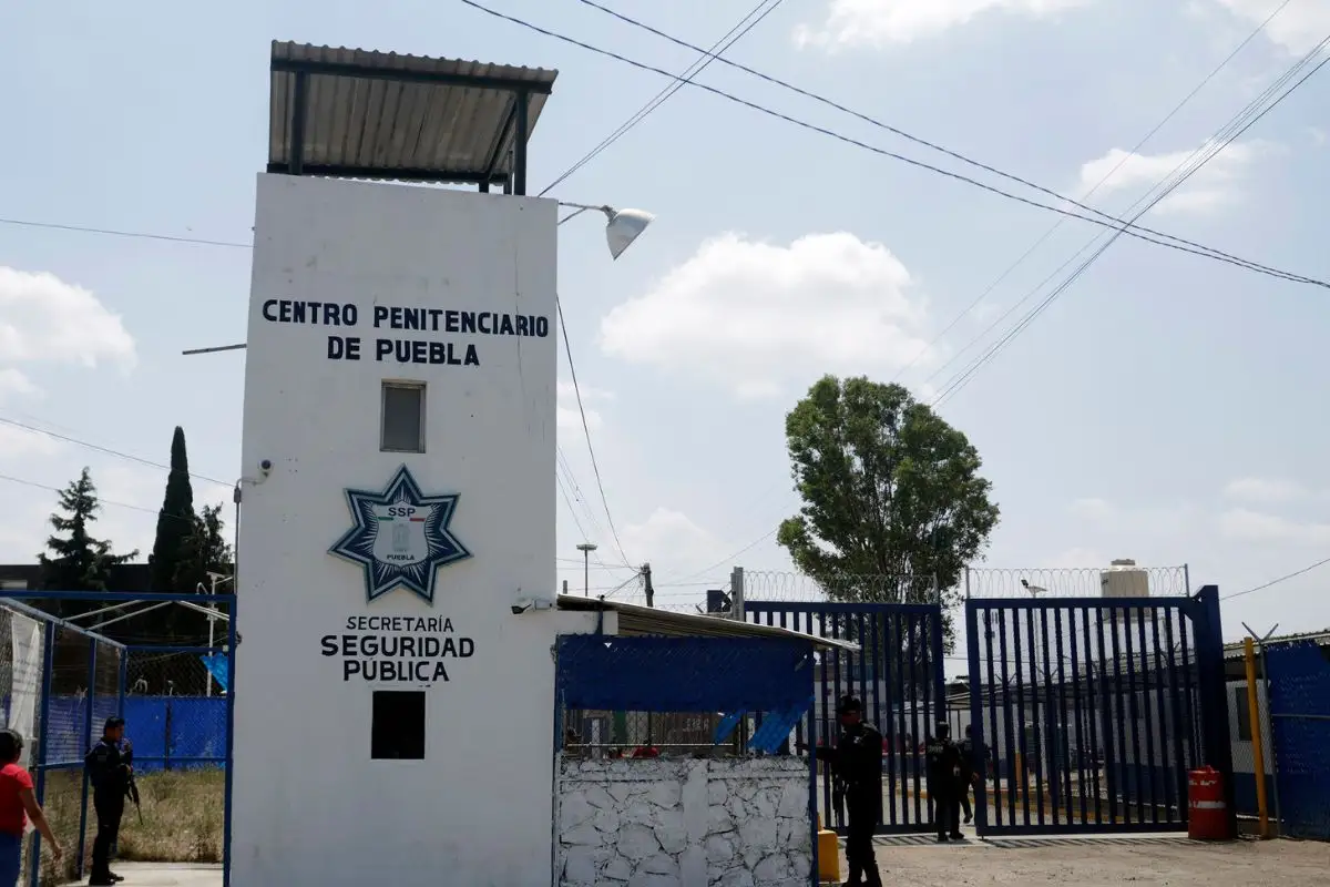 Propone cárcel contra quienes apaguen inhibidores de señal en penales