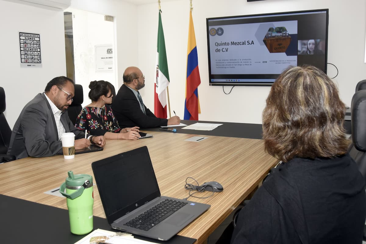 Obtienen estudiantes titulación por BUAP y Universidad de Santo Tomás-Tunja, Colombia