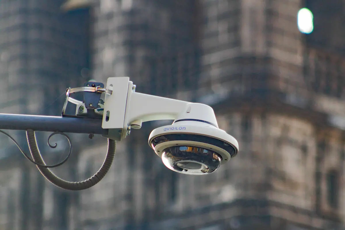 Colocan 77 cámaras de seguridad en el Centro de Puebla operadas con IA