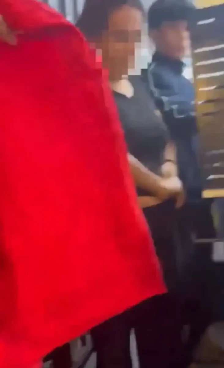 Despiden a empleada de Oxxo por usar tarjeta de clienta