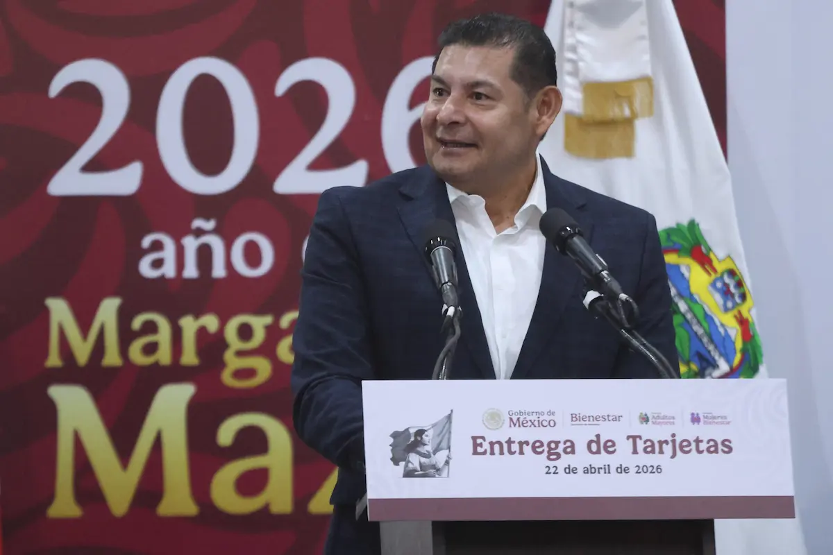 Pide Armenta regular uso del celular en niños de Puebla