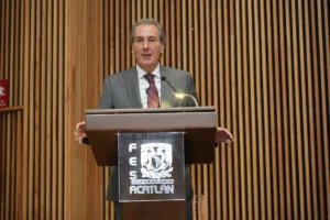 Pepe Chedraui participa en coloquio internacional de la UNAM sobre gobernanza