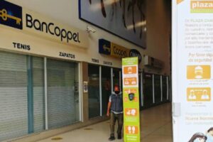 Se llevan celulares en asalto a Coppel Chapultepec en Puebla