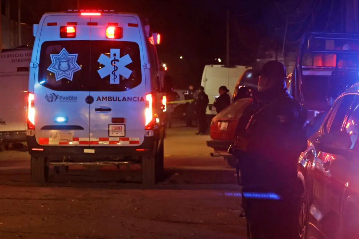 Abandonan un cuerpo en la autopista Siglo XXI