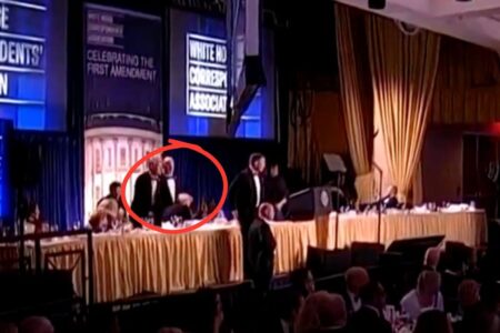 El momento en el que atentaron contra Tump en la Cena de Corresponsales de la Casa Blanca