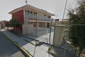 Acusan a conserje de espiar a alumnas en el baño de escuela en Ocoyucan