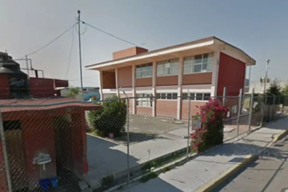 Acusan a conserje de espiar a alumnas en el baño de escuela en Ocoyucan