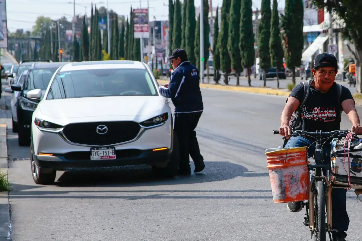 Proponen quitarle la licencia a conductores violentos en Puebla