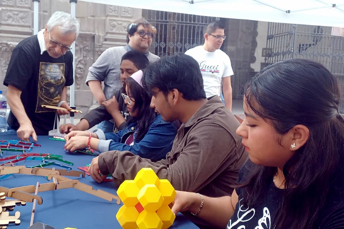 Realiza FCFM Tercera Feria de las Matemáticas 2 Realiza FCFM Tercera Feria de las Matemáticas