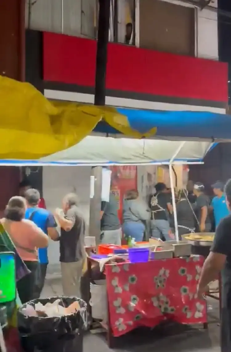 Riña afuera de la Arena Puebla: entre varios golpean a un hombre