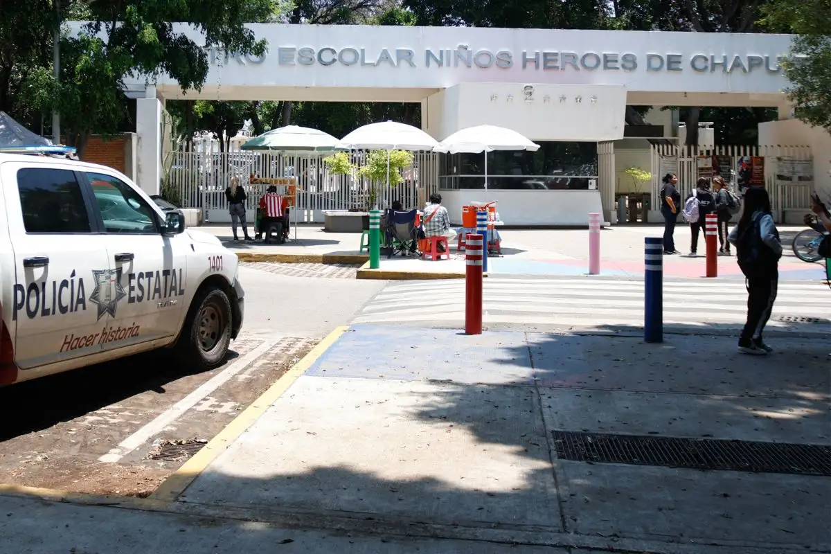 Revisan a alumnos del CENHCH con detectores de metal