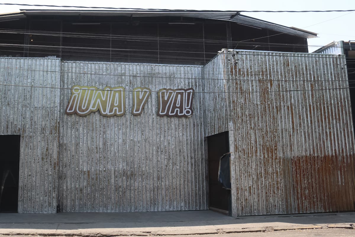 Denuncian nueva riña afuera del bar Una y Ya en Puebla