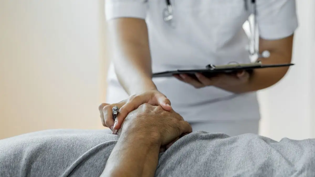 Morena propone legalizar la eutanasia en Puebla: cómo aplicaría