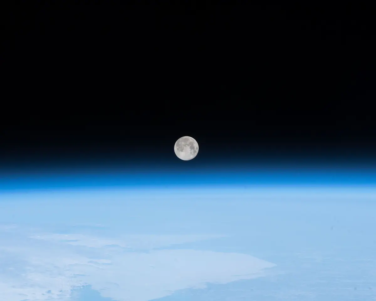 Dos lunas llenas y lluvia de estrellas