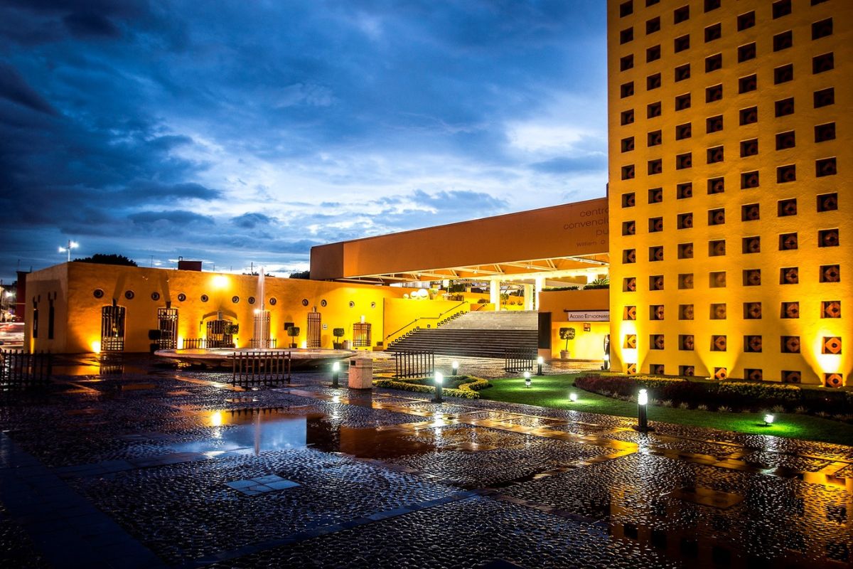 Comando armado asalta Centro de Convenciones de Puebla