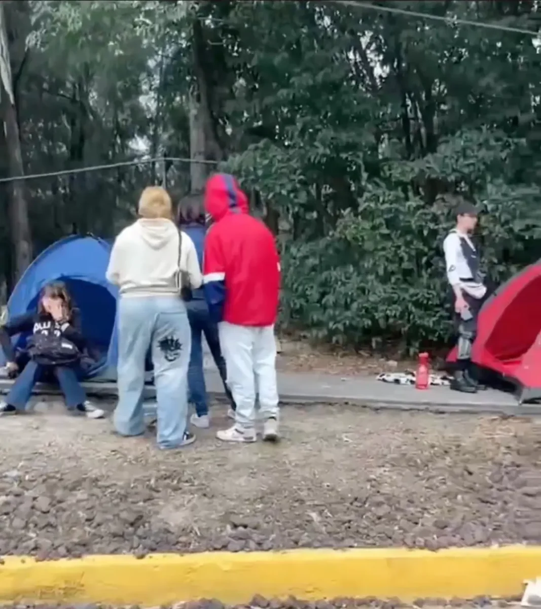 Fans acampan para ver a Calvin Harris en la Feria de Puebla 