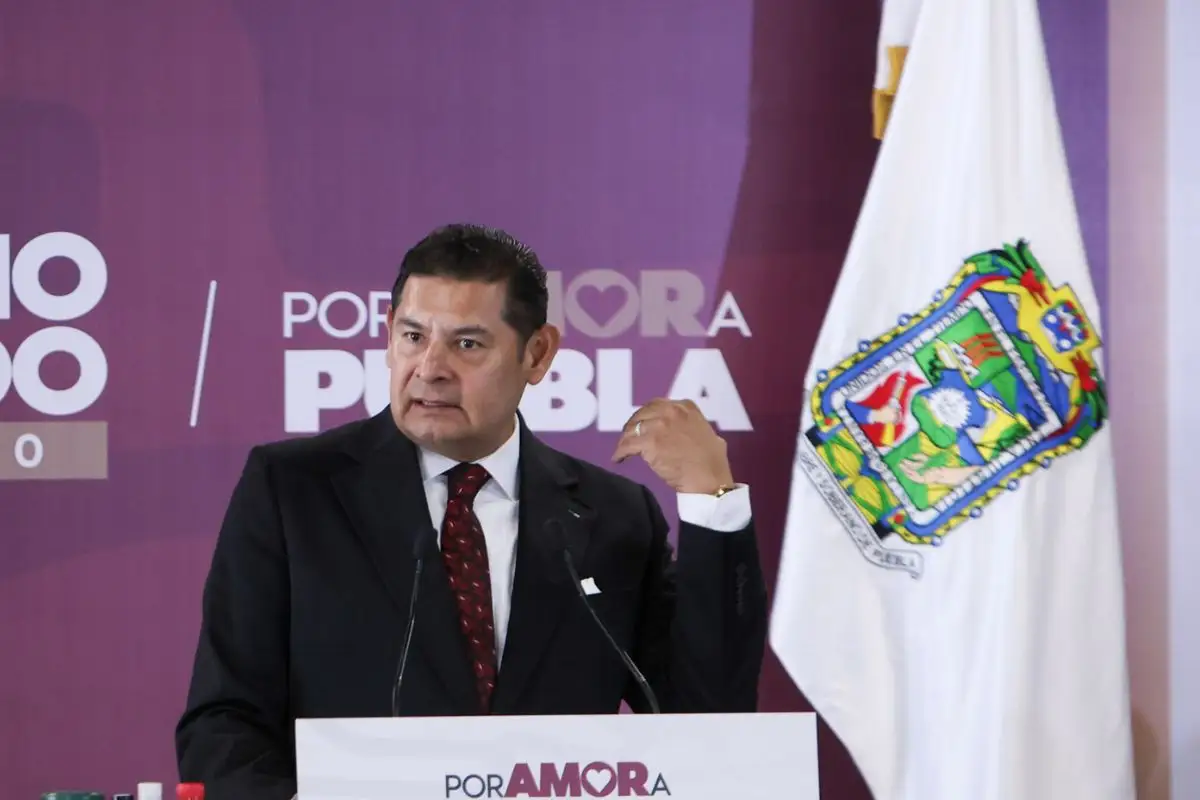“No uso el helicóptero para ir a jugar golf”, aclara Armenta