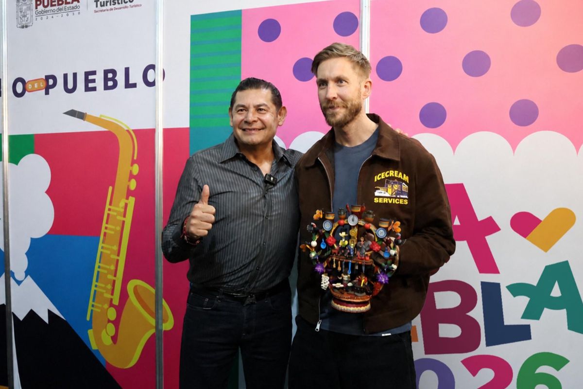 Calvin Harris en la Feria de Puebla: Armenta le entrega café 5 de Mayo