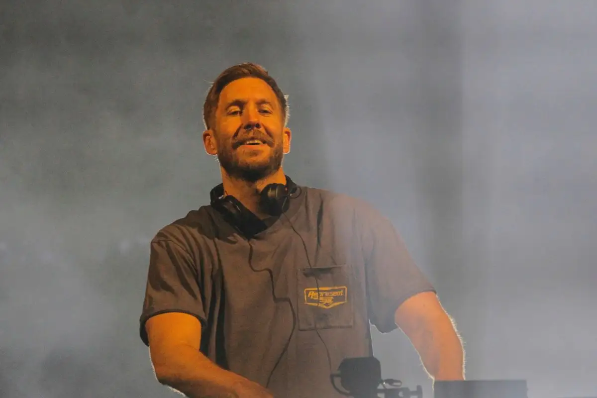Calvin Harris en la Feria de Puebla: Armenta le entrega café 5 de Mayo 