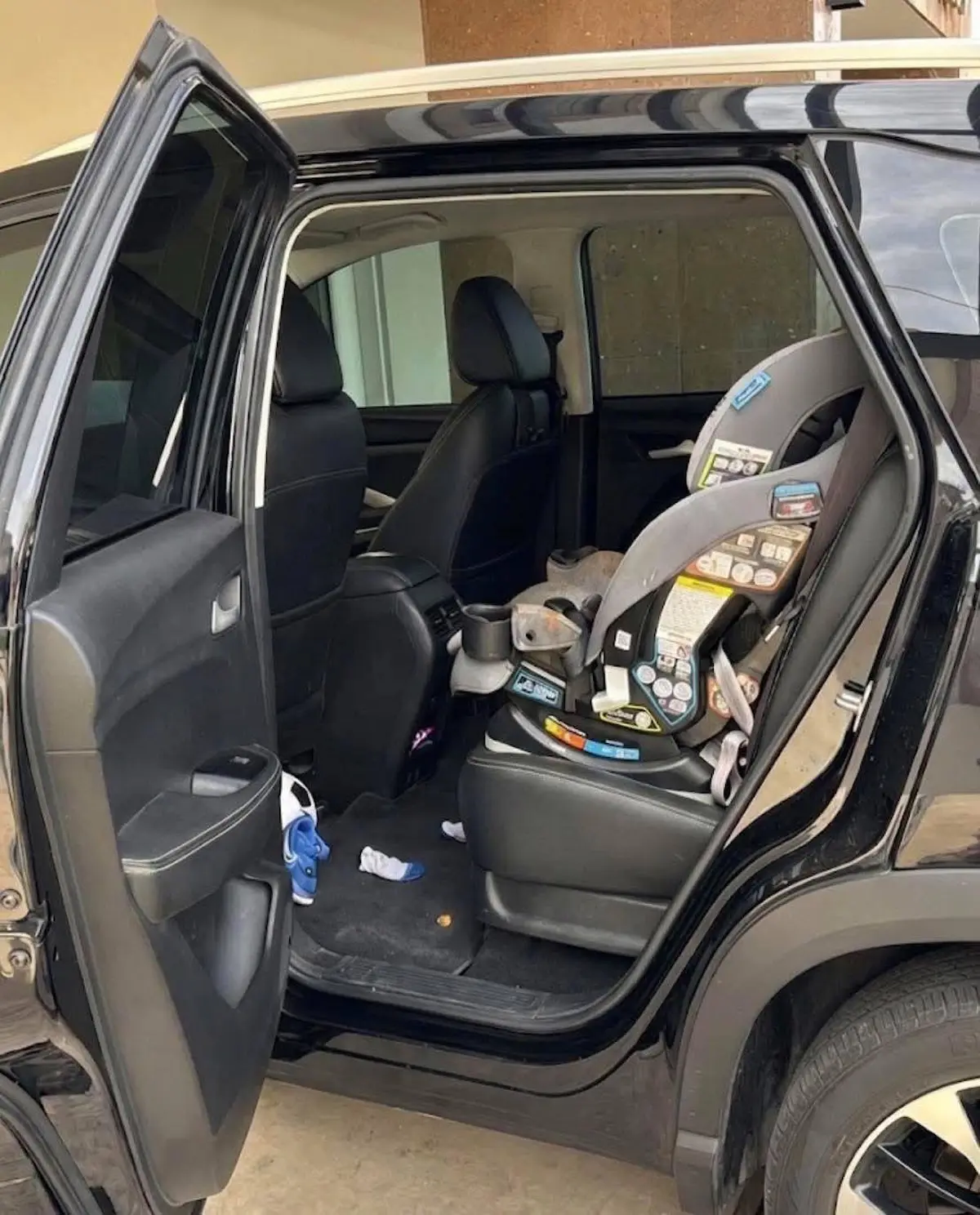 Muere niño de 3 años dentro de un vehículo en Mexicali