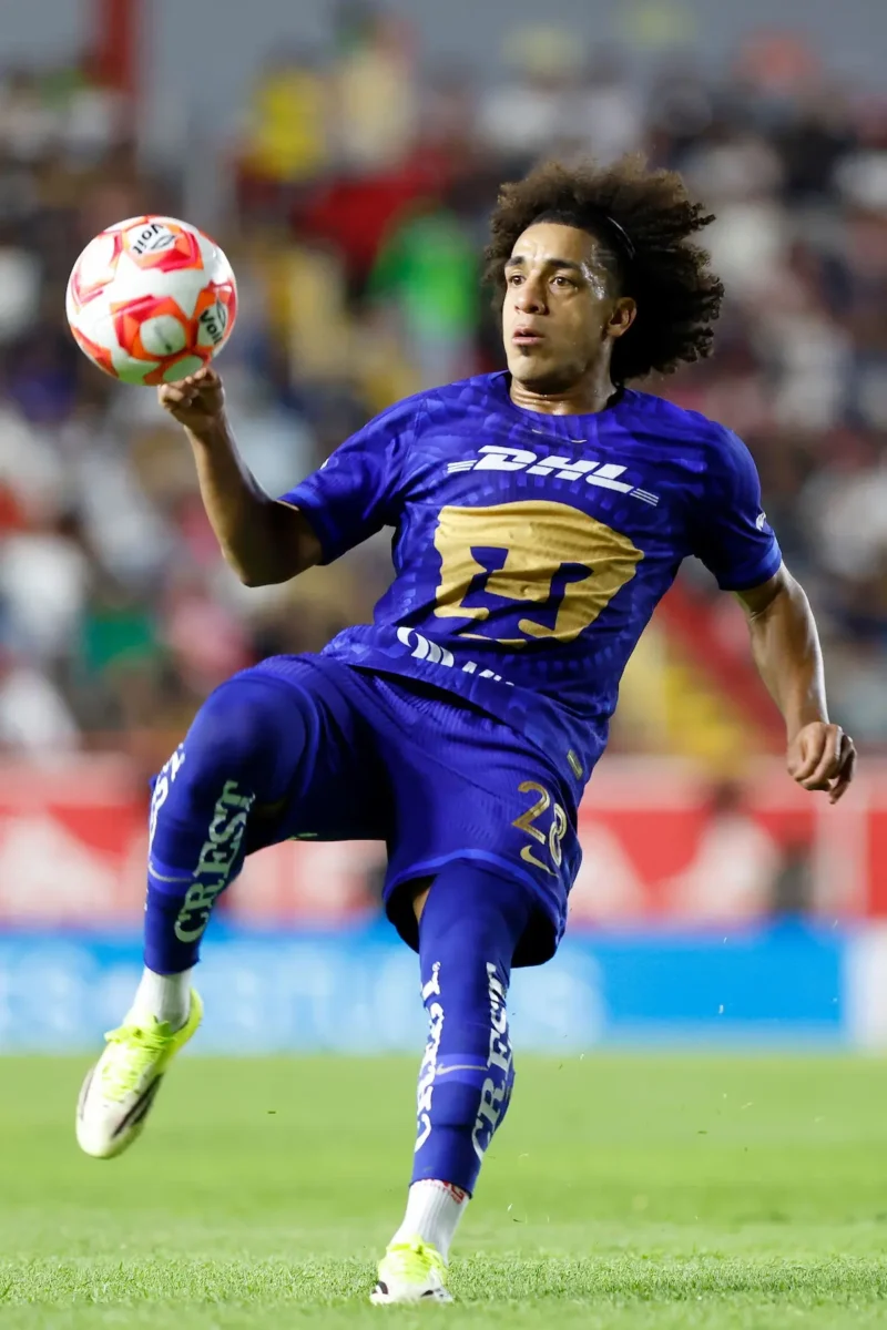 Adalberto Carrasquilla aplica misma patada a Zendejas