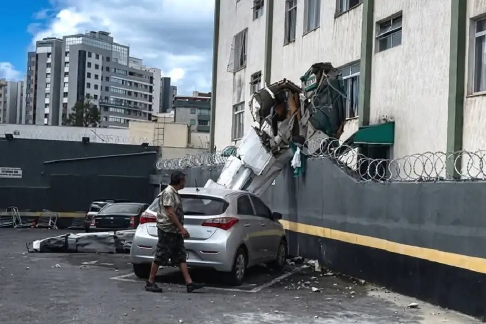 (VIDEO) Avioneta se estrella en Brasil contra un edificio 