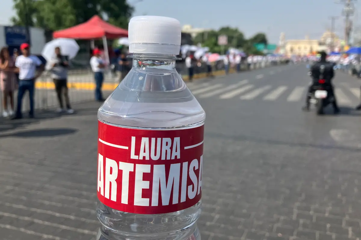 Secretaria de Bienestar se deslinda de botellas de agua Laura Artemisa